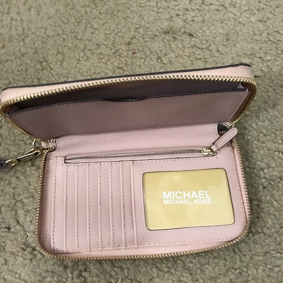 Michael Kors Light Pink Large Smartphone Wristlet